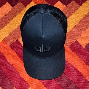 Like New ALO Yoga Sleek Black Men's Hat